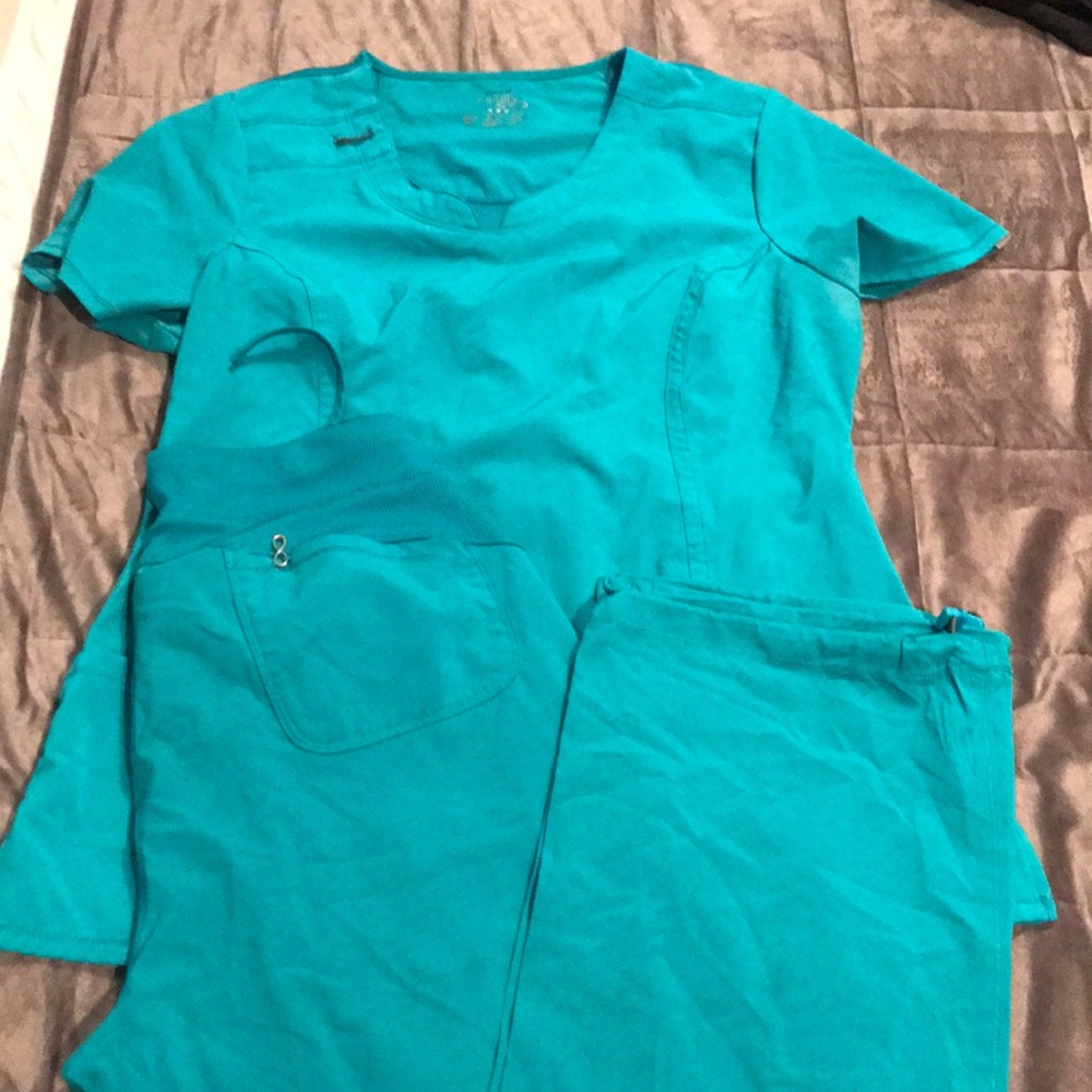 Cherokee Infinity scrub set